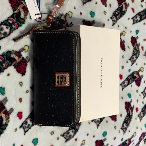 Dooney & Bourke Handbags - Dooney & Bourke wallet